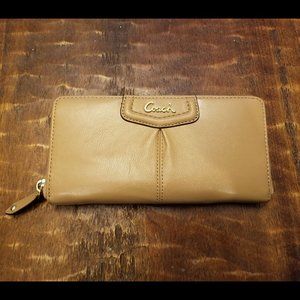 ✨NWT ✨Coach Ashley Leather Zip Around Wallet